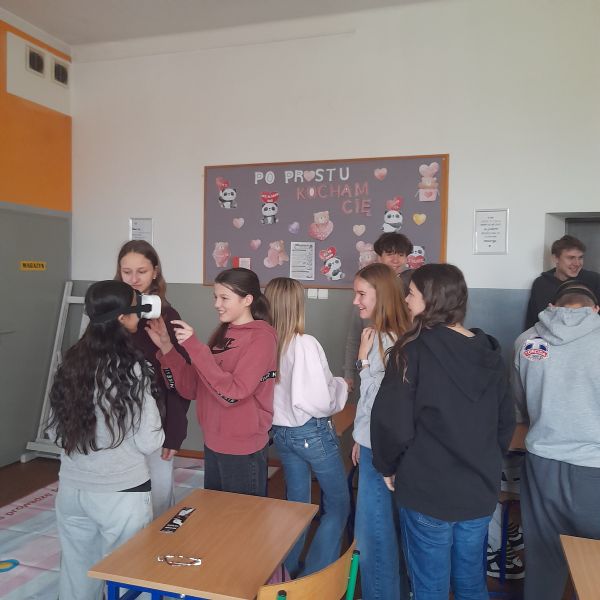 uczniowie na zajęciach profilaktycznych